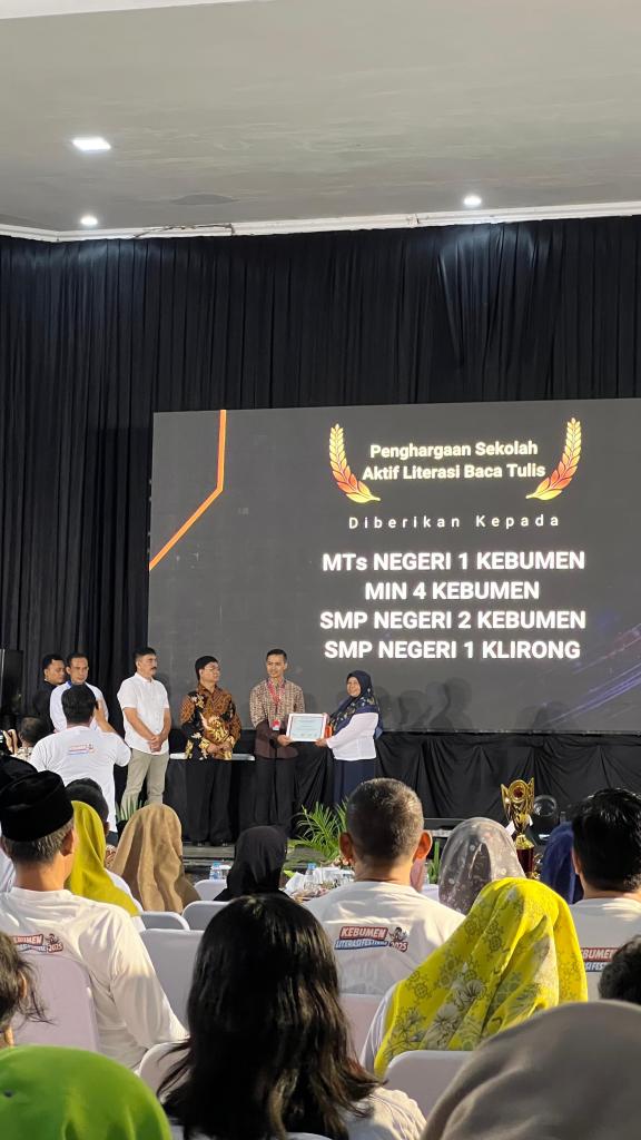 Gambar MTsN 1 Kebumen Raih Penghargaan Sekolah Aktif Literasi Baca Tulis Nasional