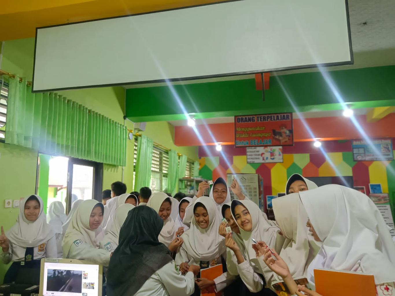 Perpustakaan Bait Al Ilmi MTsN 1 Kebumen Gelar Kegiatan Spesial Hari Kunjung Perpustakaan
