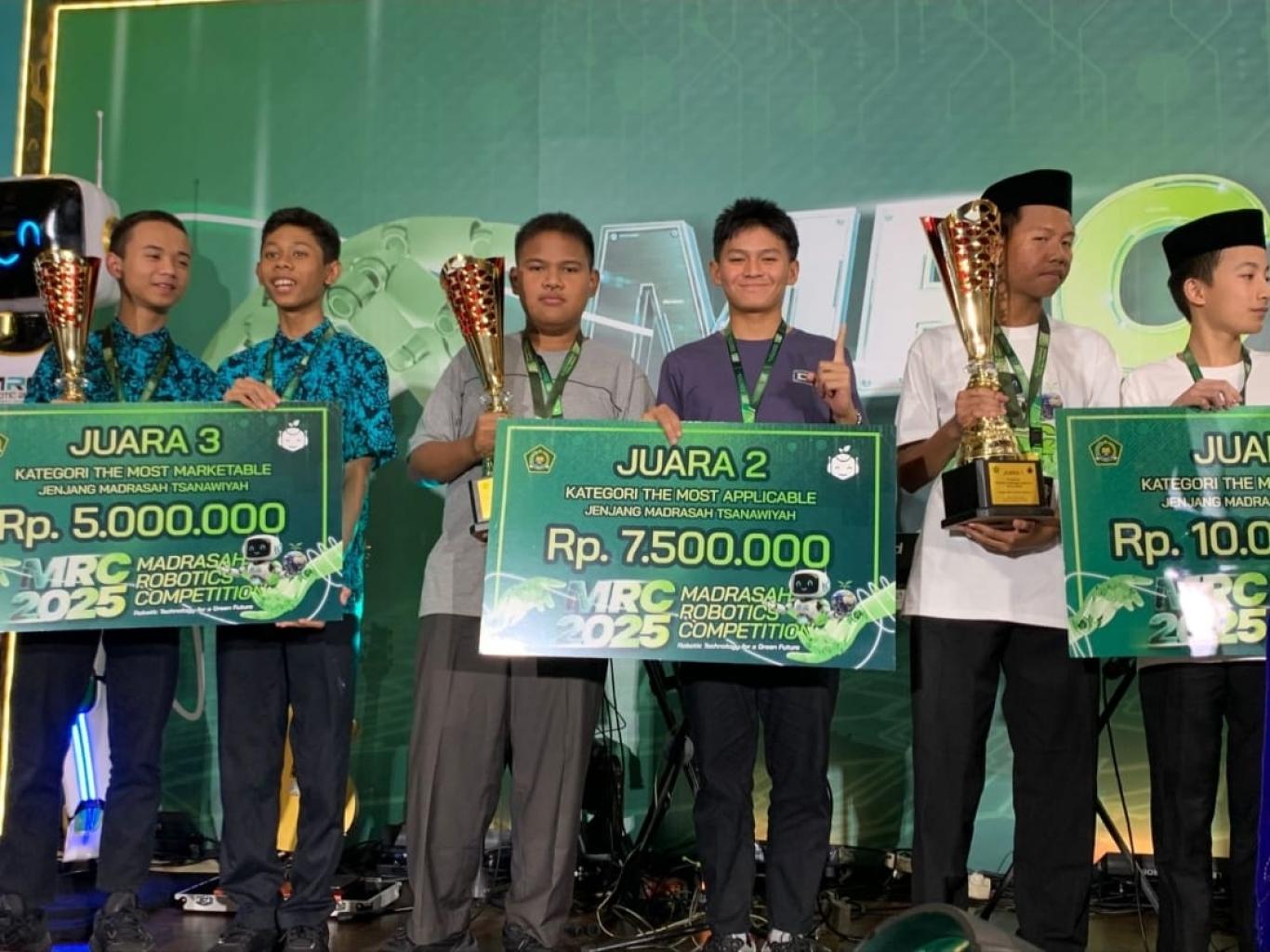 Tim Robotik MTsN 1 Kebumen Raih Juara 2 Nasional di Kompetisi Robotik Madrasah 2025
