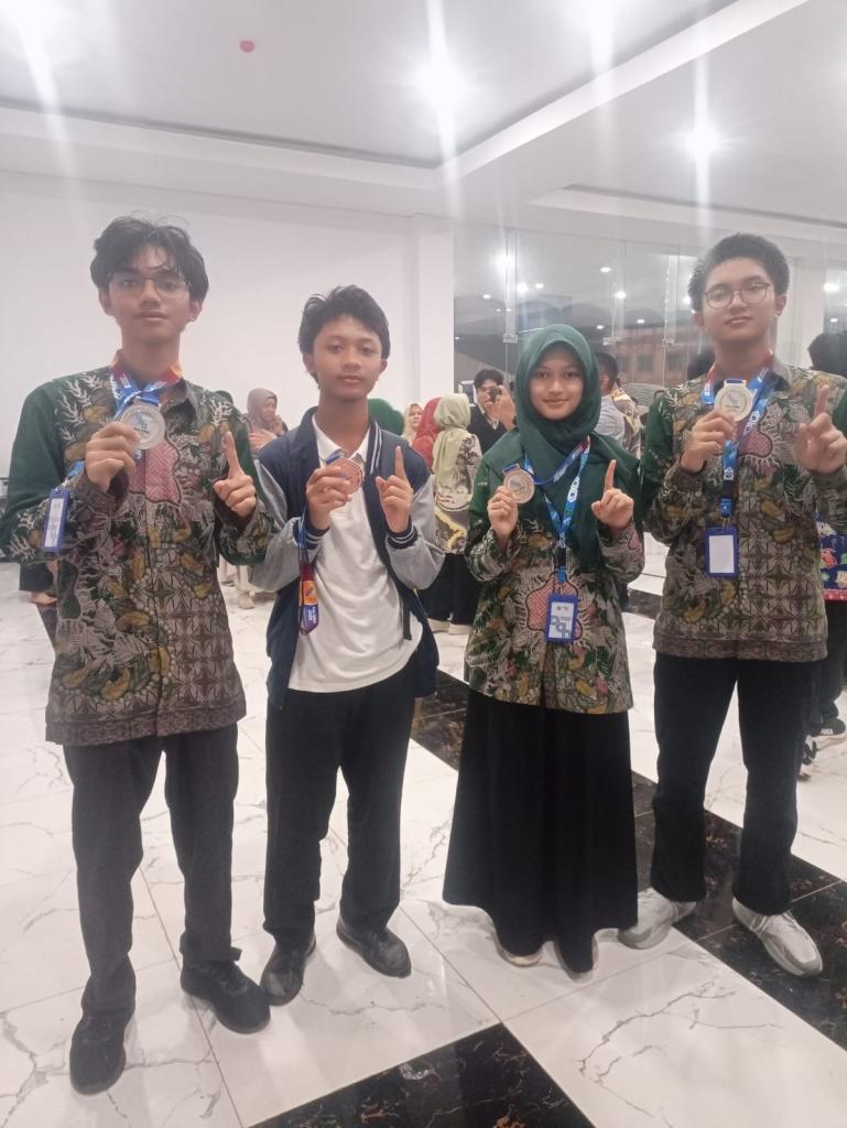 Murid dan Alumni MTsN 1 Kebumen 