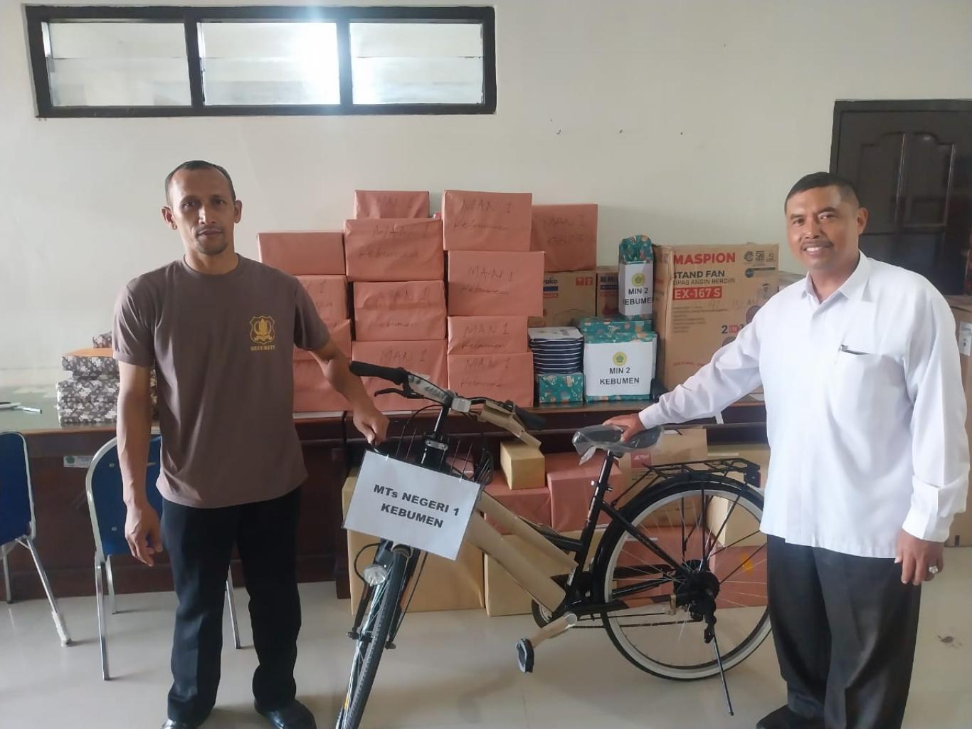 Gambar Meriahkan HAB Kemenag ke-80, Kemenag Kebumen Gelar Jalan Sehat Kerukunan Bertabur Ratusan Hadiah