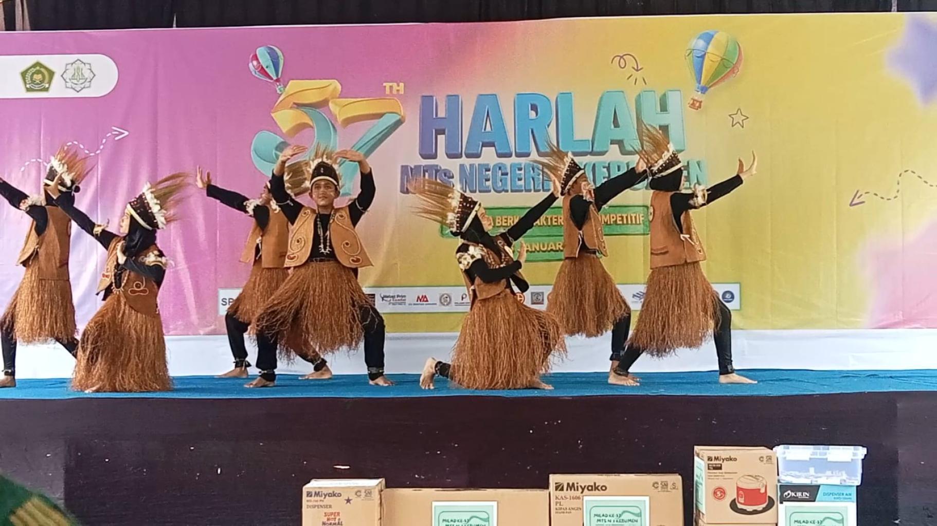 Gambar Semarak Harlah MTsN 1 Kebumen Hari Ketiga, Lomba Tari Kreasi dan Bazar Kuliner Meriahkan Acara Kebumen
