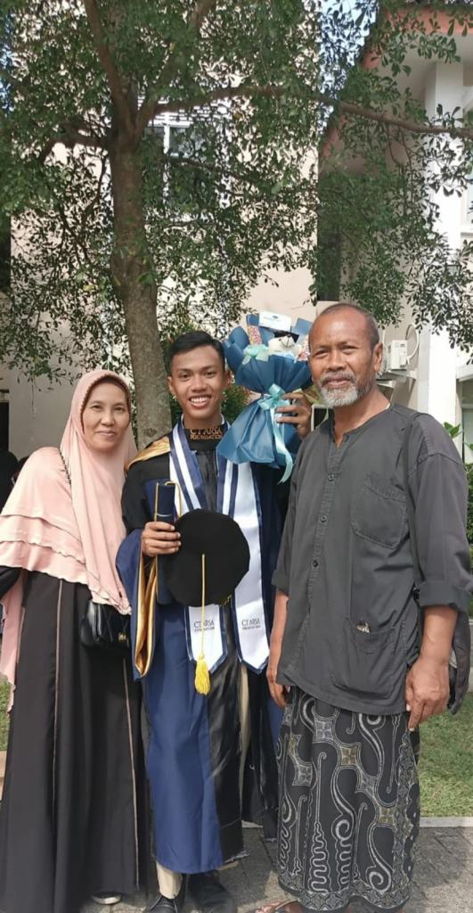 Kisah Inspiratif Keluarga Kutosari: Di Tengah Keterbatasan, Lahirkan Generasi Emas Kelas Unggulan MTsN 1 Kebumen hingga Menembus Kampus Belanda