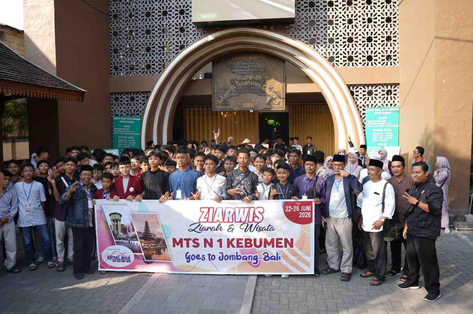 Perluas Cakrawala, 309 Murid MTsN 1 Kebumen Ikuti Kegiatan SMART ke Jombang dan Bali