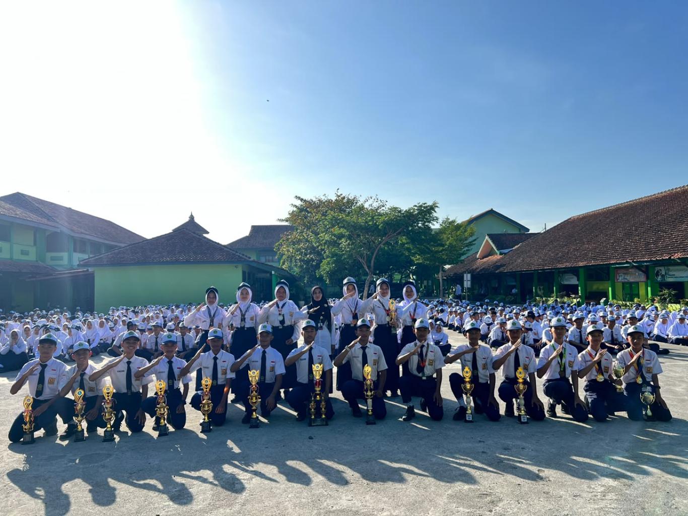 Upacara Bendera di MTsN 1 Kebumen Berlangsung Khidmat, Puluhan Prestasi Murid Diumumkan hingga Tingkat Internasional