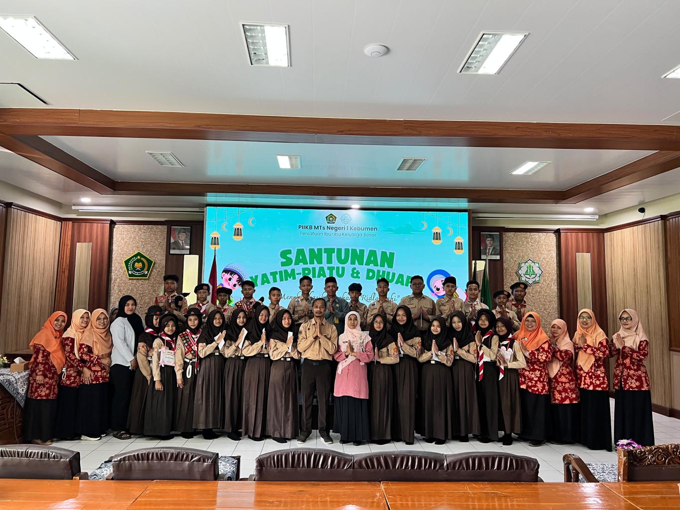 Momen Kebahagiaan Muharam, PIIKB MTsN 1 Kebumen Salurkan Santunan untuk 33 Murid Yatim, Piatu, dan Duafa