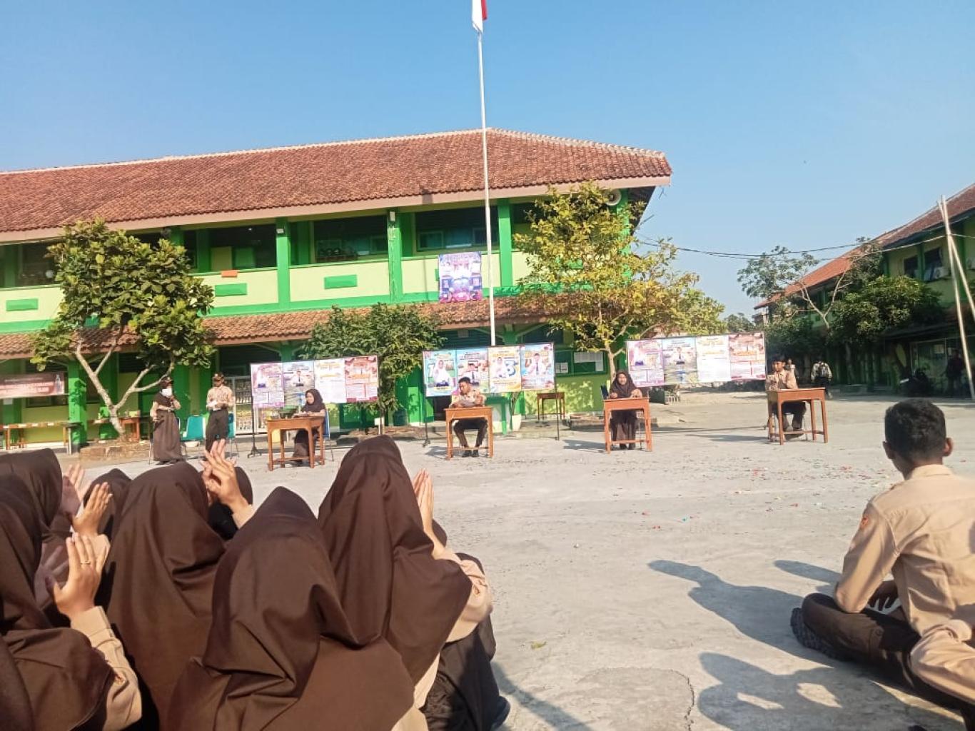 Gambar Unjuk Gagasan Calon Ketua OSIS MTsN 1 Kebumen: Ajang Edukasi Demokrasi dan Pembentukan Jiwa Kepemimpinan