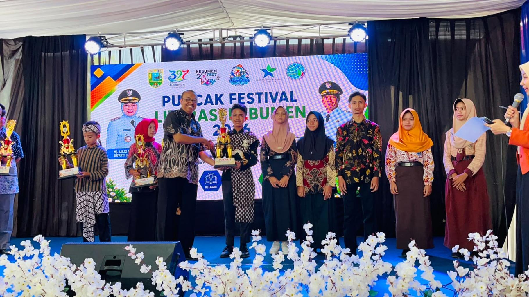 Ukir Prestasi di Disarpus Kebumen, Davin Nazar Atmoko Raih Juara 1 Lomba Baca Puisi 