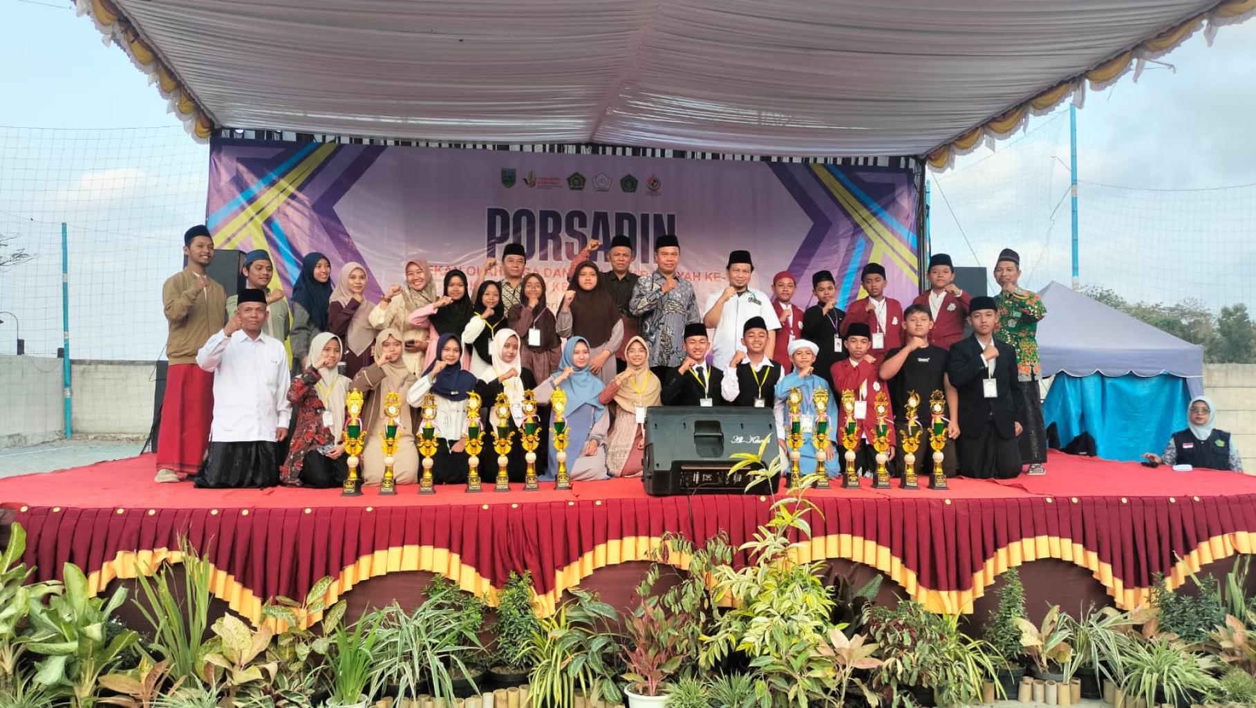 Santri IBS MTsN 1 Kebumen Sabet Juara Umum Porsadin VII, Pertahankan Gelar Dua Tahun Berturut-turut